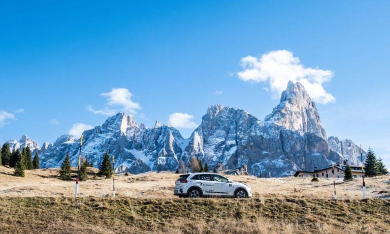 Le vetture a zero emissioni si sfidano nel weekend: al via l’ECOdolomitesGT 2023