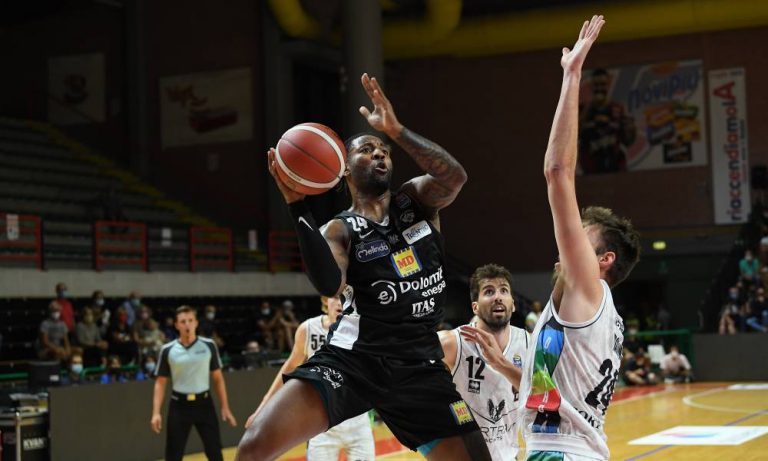 Dolomiti Energia Trentino oggi impegnata in uno scrimmage con Cantù, si ferma Jordan Caroline