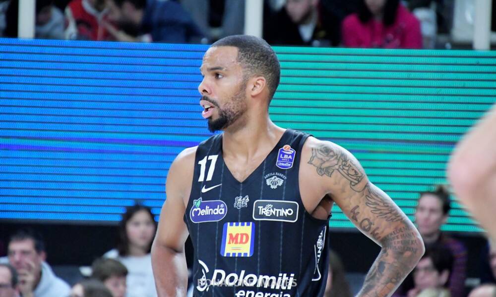 Dolomiti Energia Trentino sconfitta 69-58 a Napoli