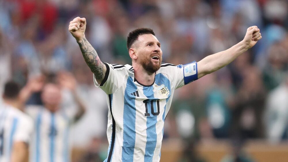 Lionel Messi sale sul tetto del mondo