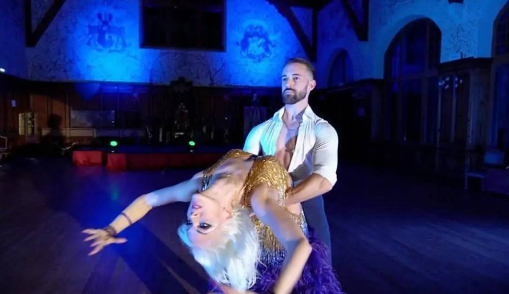 Danza e pole fitness con “EB live show” in piazza a Cles martedì 11 agosto