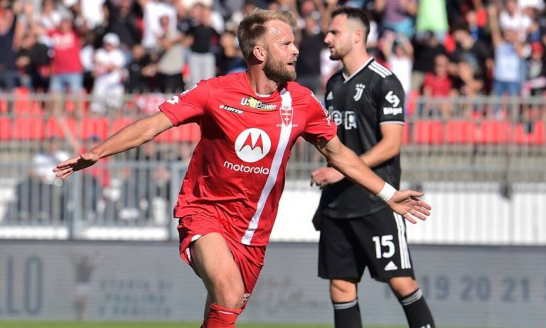 I “Bagai” stendono la ” Vecchia Signora”