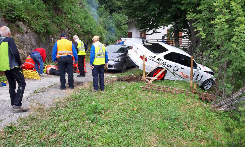 Trento Bondone, il terribile incidente: la Bmw investe il commissario di gara – IL VIDEO