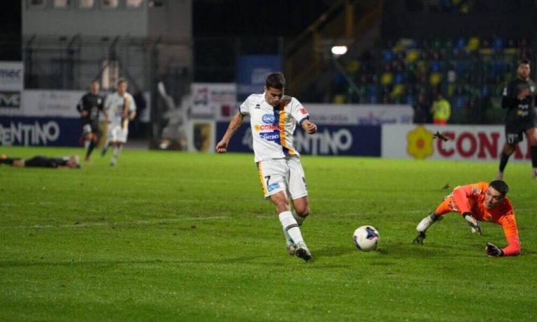 L’1-0 gialloblù contro l’Arzignano Valchiampo porta la firma di Anastasia.