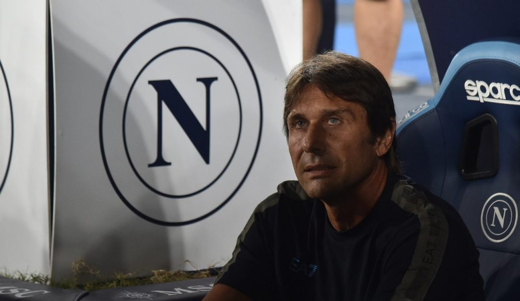 Antonio Conte mastica amaro