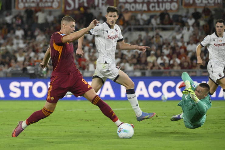 Artem Dovbyk in campo con la maglia della Roma - Foto Lapresse - Sportmagazinetrentino.it