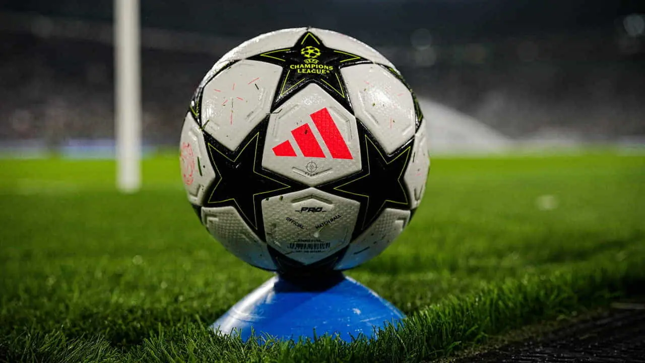 Il pallone della Champions League - Foto Lapresse - Sportmagazinetrentino.it