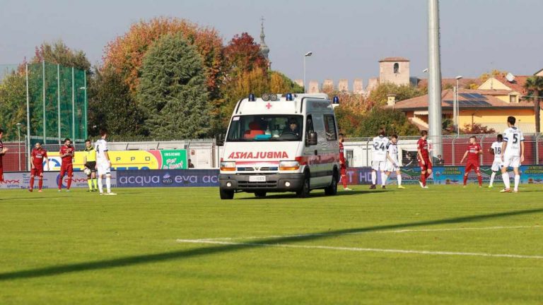 Si è fatto davvero male, INFORTUNIO GRAVISSIMO: lesione al legamento del ginocchio per il TOP PLAYER