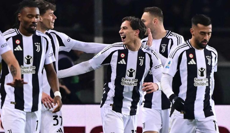 Giocatori della Juventus esultano