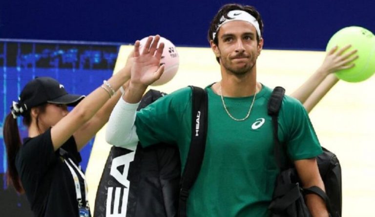 Musetti batte Darderi e vola agli ottavi