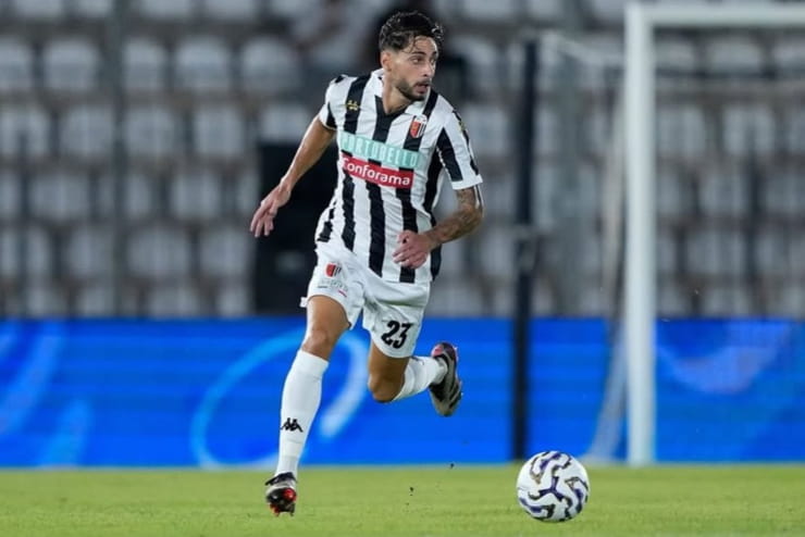 Manuel Alagna in campo con la maglia dell'Ascoli - Foto dal suo profilo Instagram - Sportmagazinetrentino.it