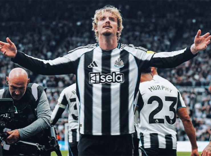 Nick Woltemade con la maglia del Newcastle - Sportmagazinetrentino.it