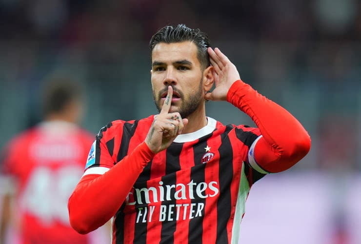 Theo Hernandez con la maglia del Milan - Foto LaPresse - Sportmagazinetrentino.it