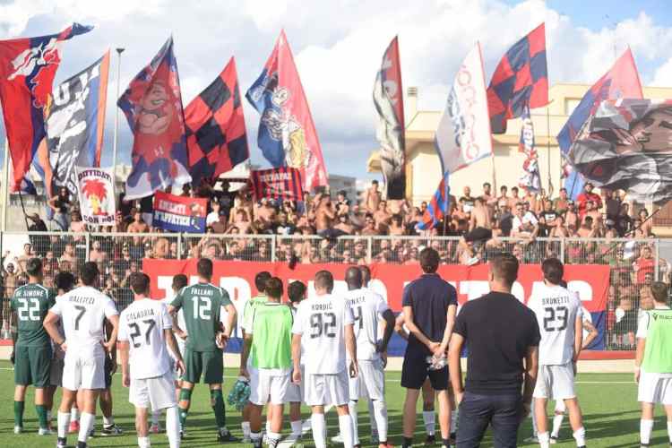 tifosi-taranto-tarantocalcio-sportmagazinetrentino.i